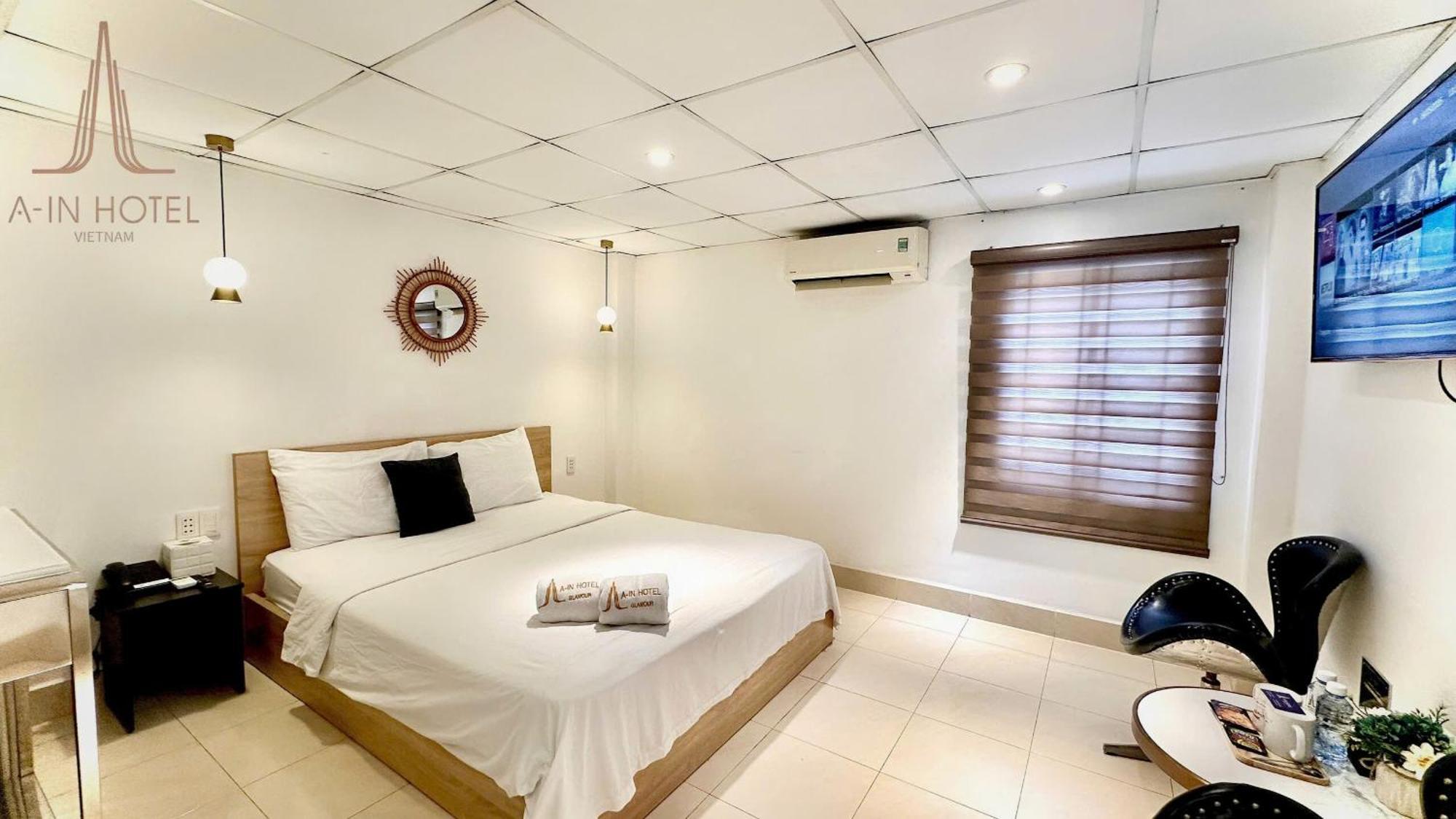 A In Glamour Hotel